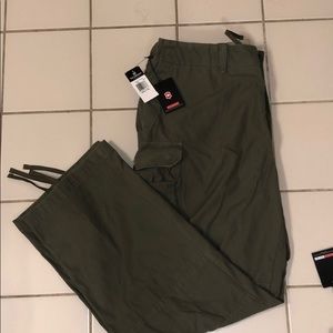 Victorinox Olive khaki’s